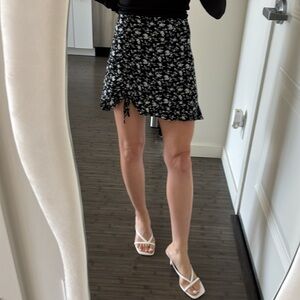 Forever 21 floral black skirt back zipper cinches and ties in front